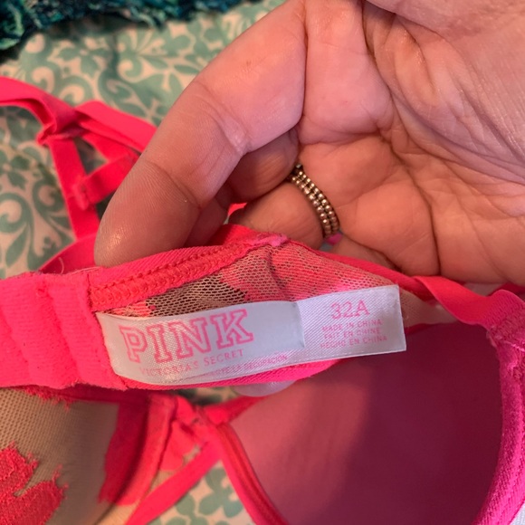 Victoria secrets bras - Picture 3 of 3